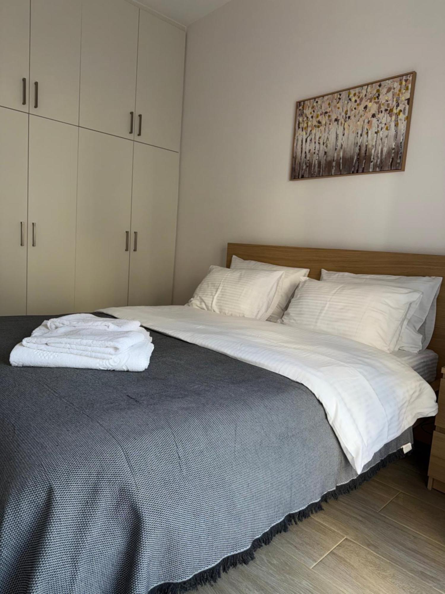 2 Bedrooms Piraeus