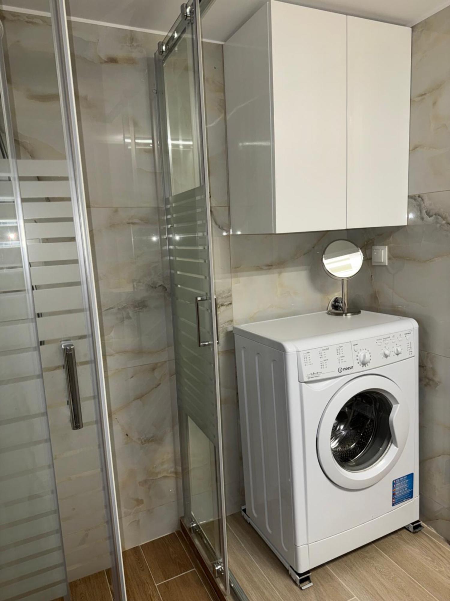 2 Bedrooms Apartment *